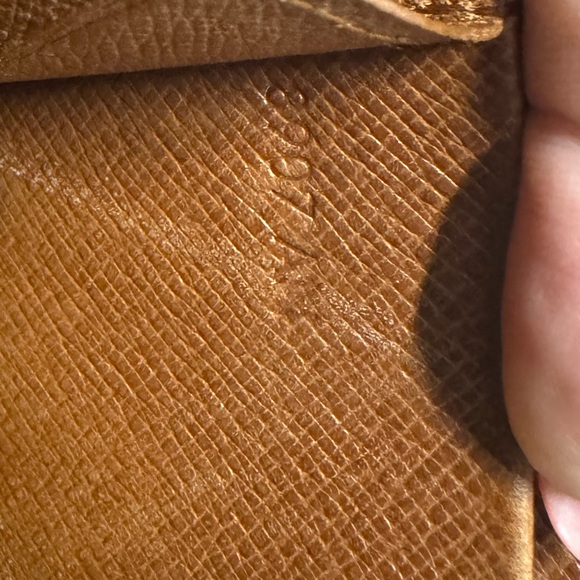 Louis Vuitton Wallet - Picture 8 of 8